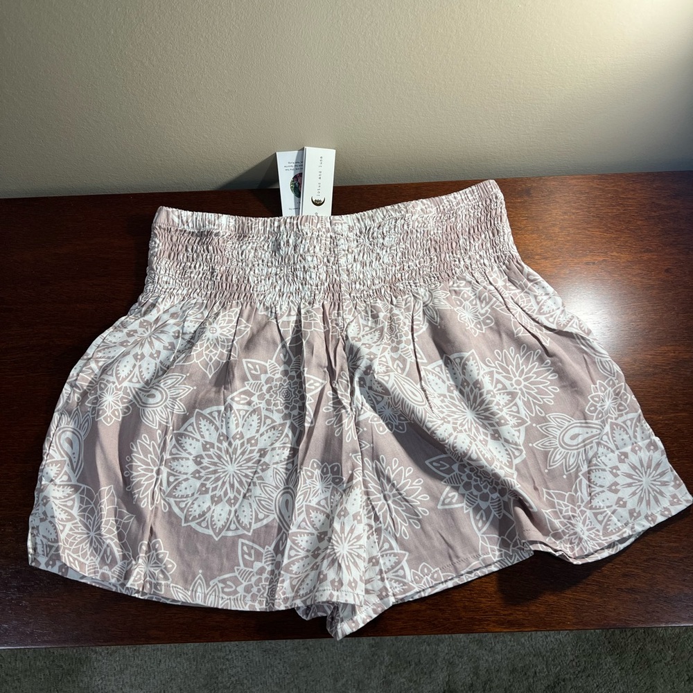 Lotus and Luna Shorts Lavander and White Size L/XL
